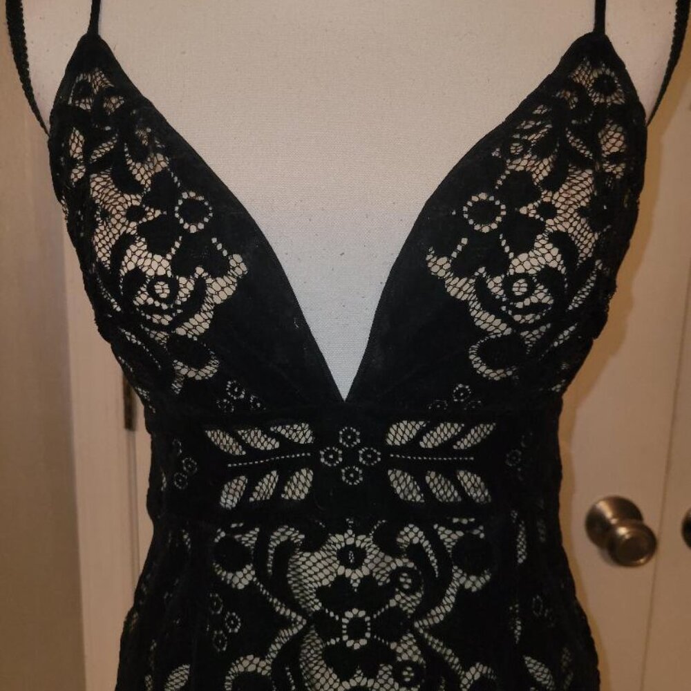 Gorgeous Saylor Velvet Black/Beige Above the Knee Mini Dress - Size Small - Picture 4 of 9